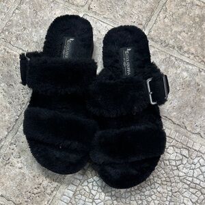 Koolaburra by UGG Women's Black Fuzzy Slippers size 6